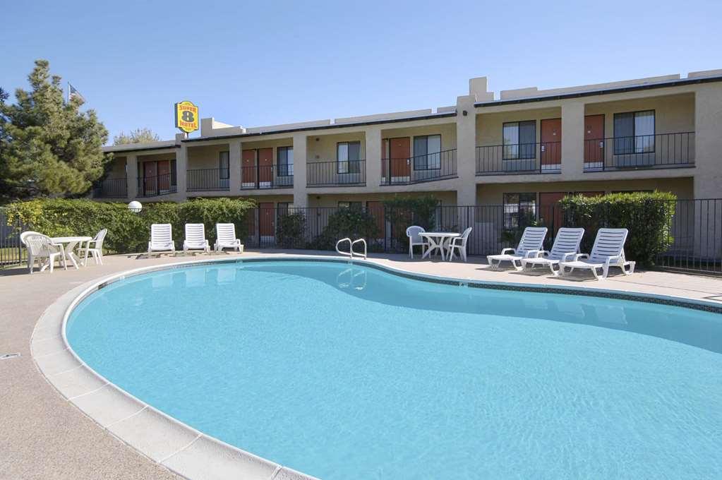 Super 8 By Wyndham Barstow Hotel Екстериор снимка