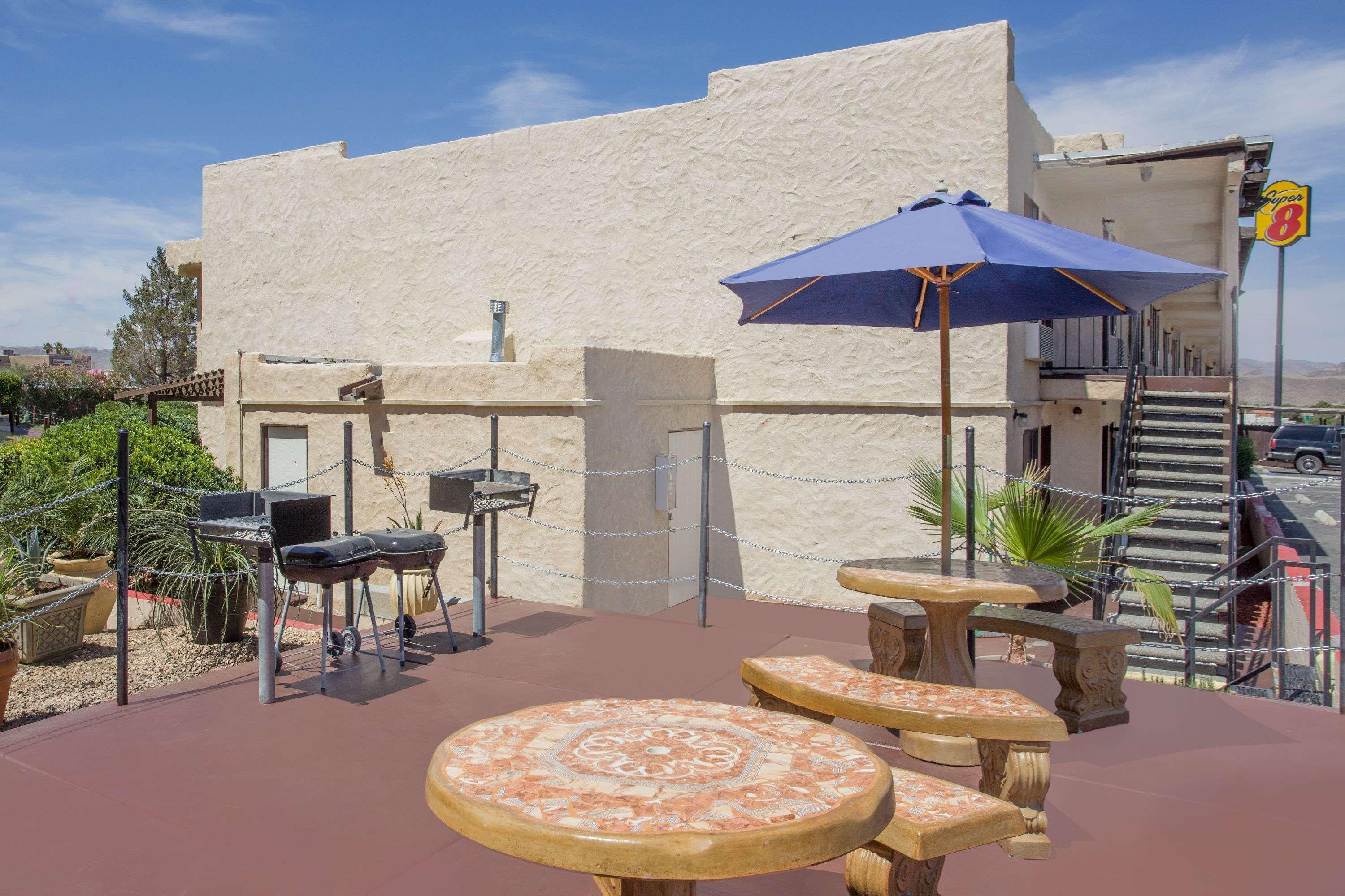 Super 8 By Wyndham Barstow Hotel Екстериор снимка