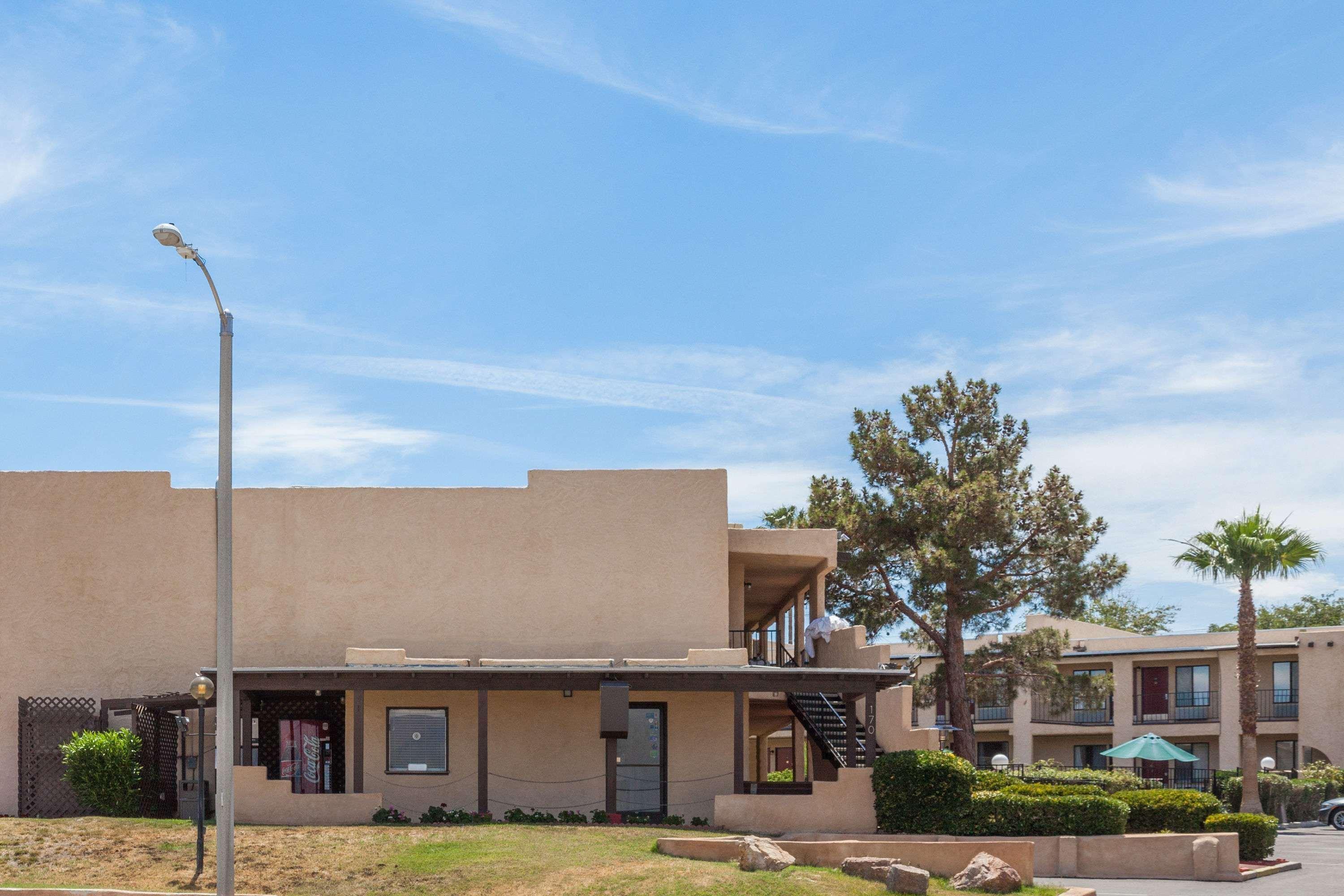 Super 8 By Wyndham Barstow Hotel Екстериор снимка