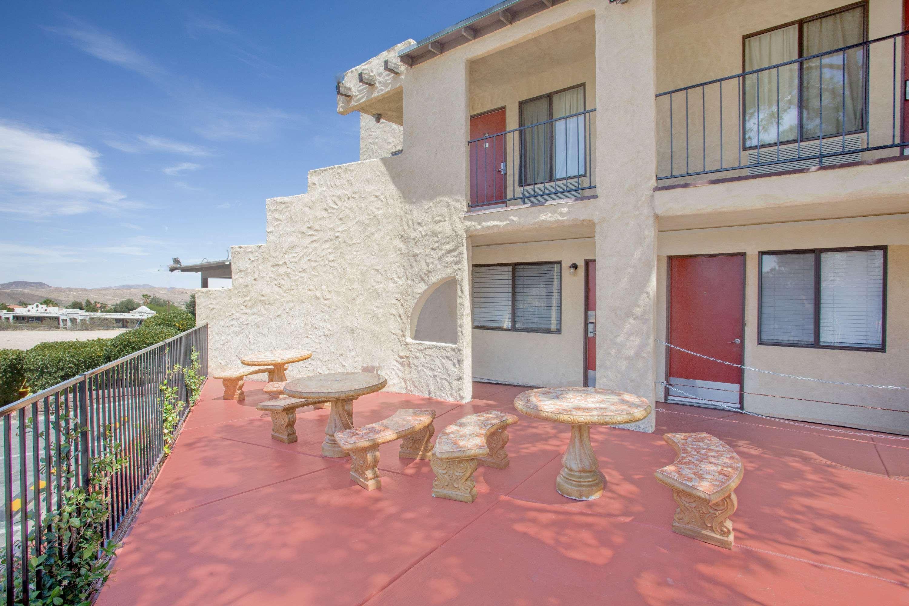 Super 8 By Wyndham Barstow Hotel Екстериор снимка