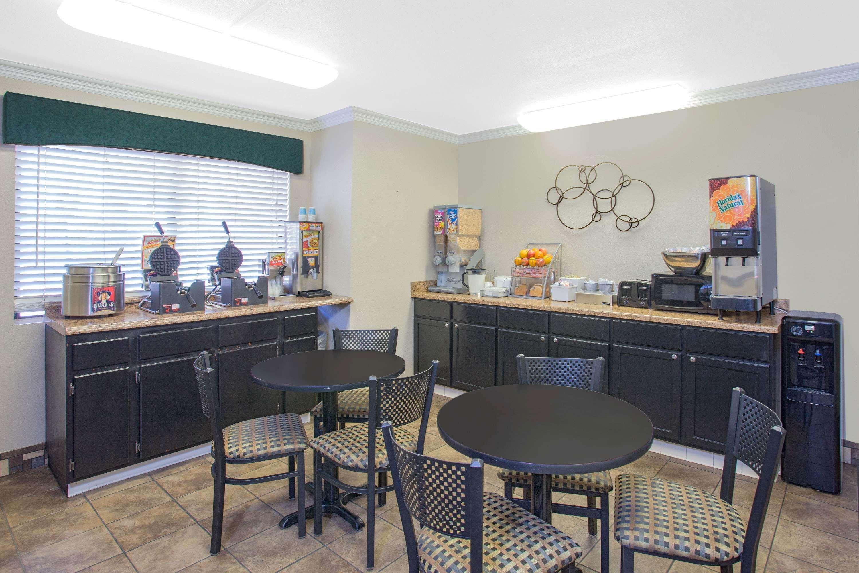 Super 8 By Wyndham Barstow Hotel Екстериор снимка