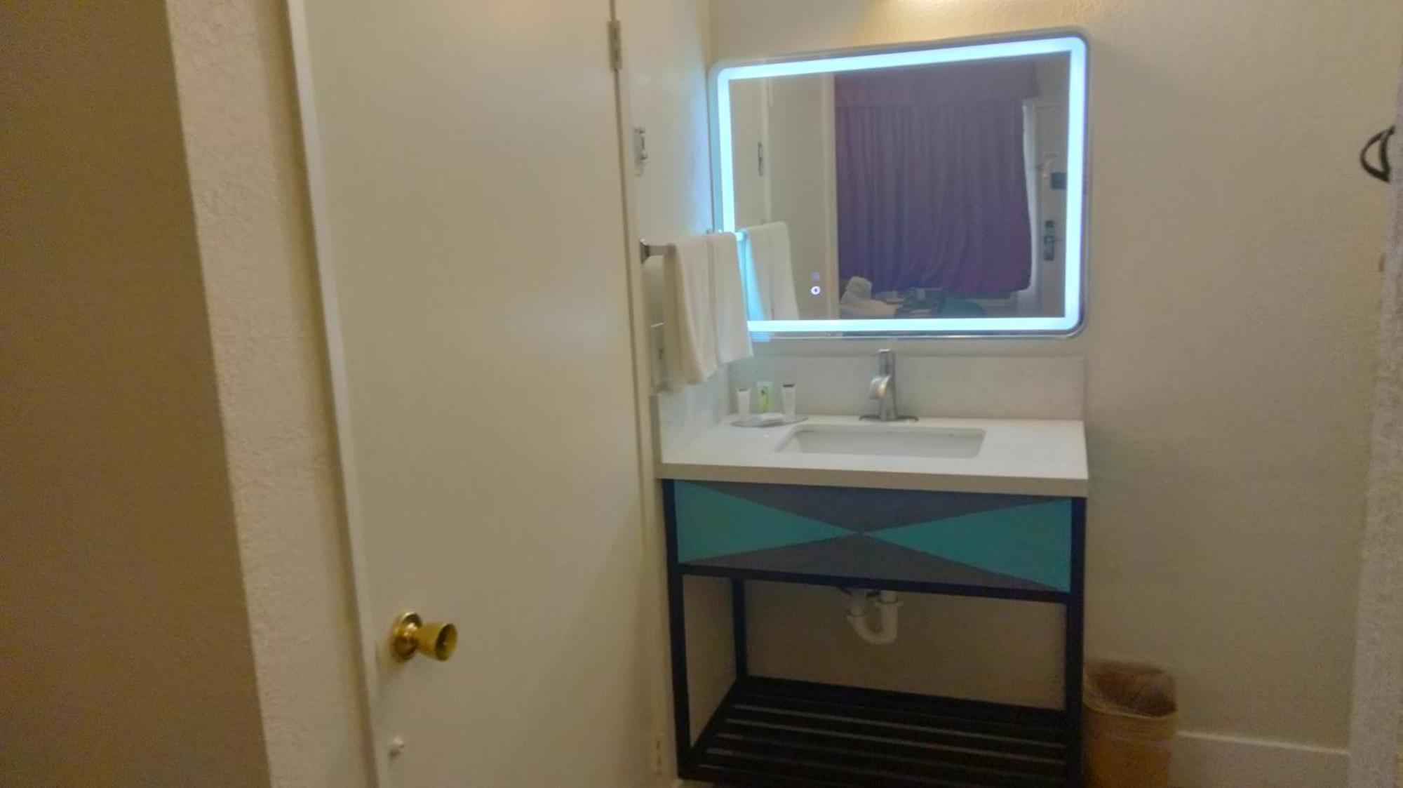 Super 8 By Wyndham Barstow Hotel Екстериор снимка